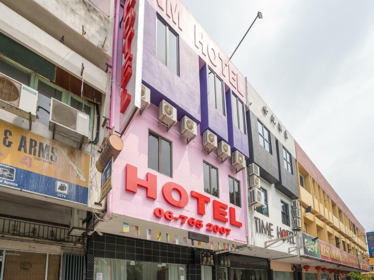 Oyo 44093 Vrm Hotel 芙蓉 外观 照片